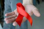 ابراز نگرانی رئیس مرکز تحقیقات ایدز در مورد وضعیت انتقال ایدز در ایران