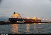 رویترز: شرکت‌های بزرگ نفتی همچنان در مورد خرید از ایران محتاط هستند