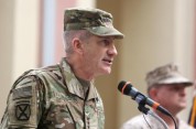 فرمانده نیروهای آمریکا: در افغانستان می‌مانیم