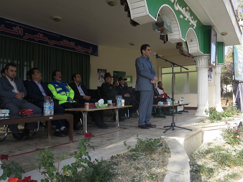 برگزاری صبحگاه مشترک یگان های امدادی و انتظامی به مناسبت هفته پدافند غیر عامل در شهرکرد
